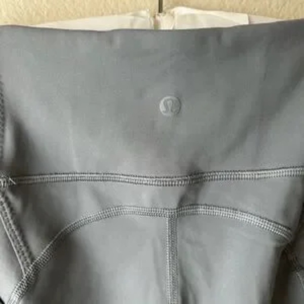 LuluLemon Women's Leggings Gray Pockets Size 4 - Picture 2 of 13